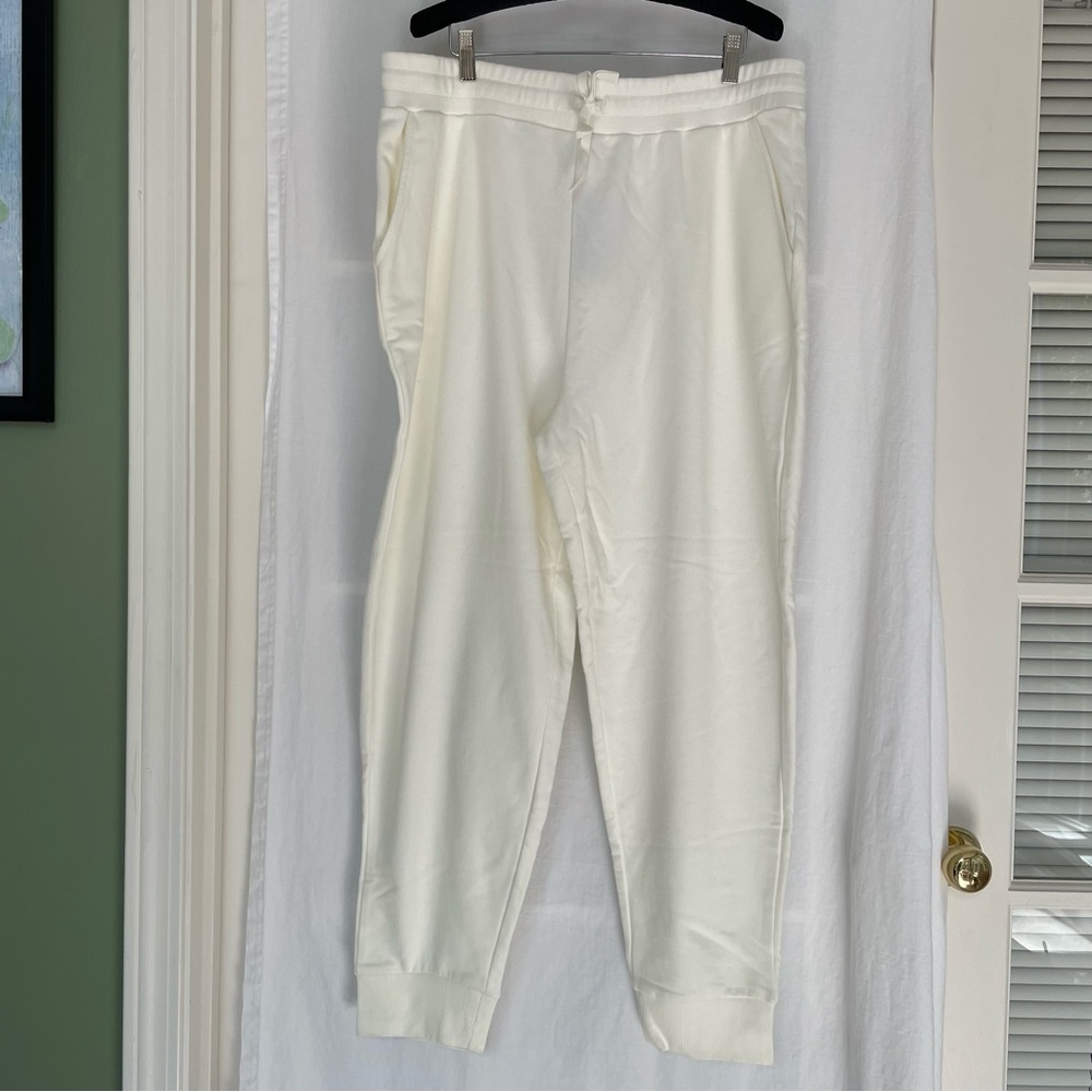 Crown & Ivy Cream Jogger Pants